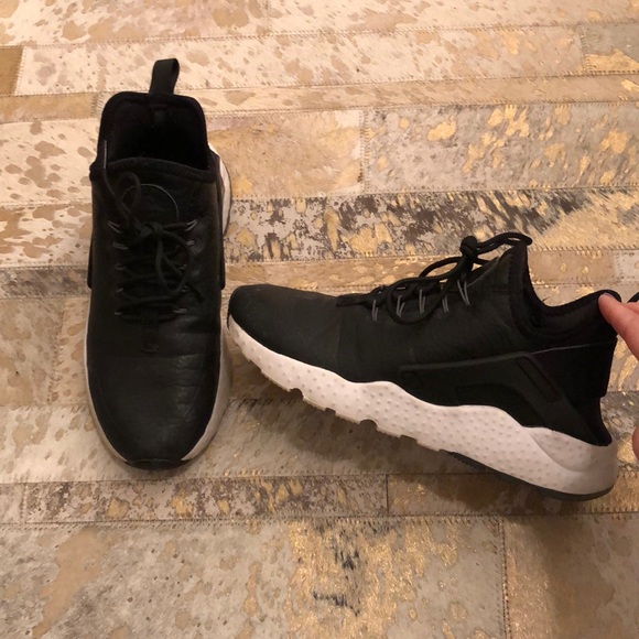 Nike Shoes - Black nike hurache